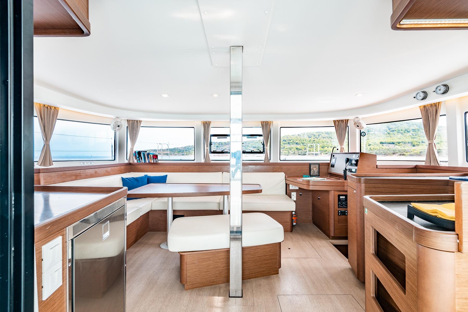 Outdoor cockpit and dining space